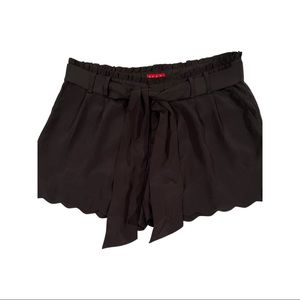 Black ELLE Shorts 8 w/scalloped detail